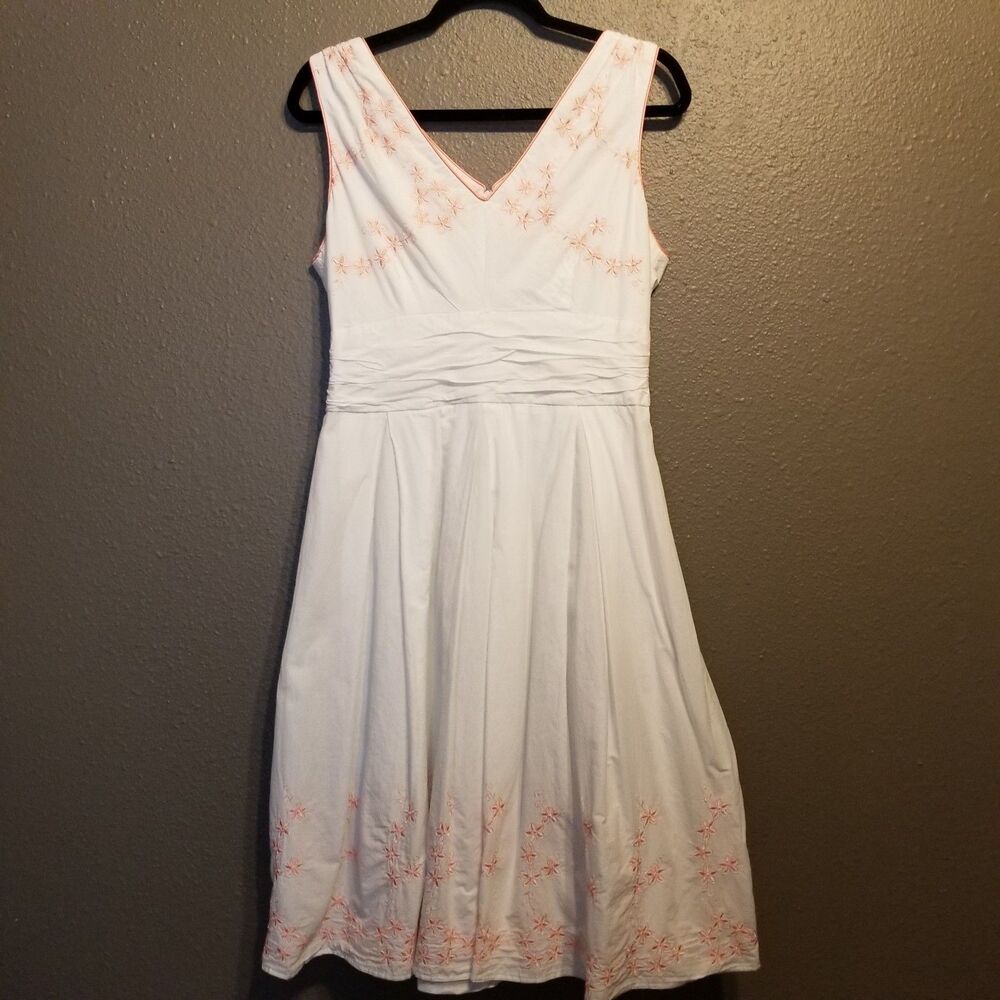 Dressbarn 10 Dress Knee Length White Pink Embroidered Floral Feminine Preppy